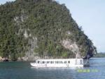 เรือยนต์สำหรับนำนักท่องเที่ยวชม